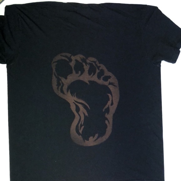 Handmade bleach painted. Bigfoot❤️gesture with footprint on the back - Picture 4 of 4